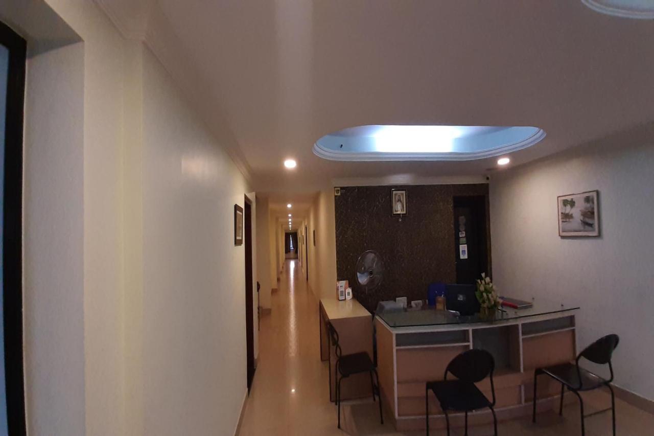 Madaparambil Residency Alwaye Exterior foto