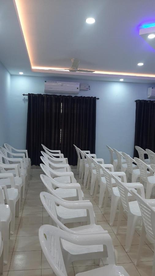 Madaparambil Residency Alwaye Exterior foto