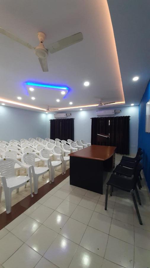 Madaparambil Residency Alwaye Exterior foto