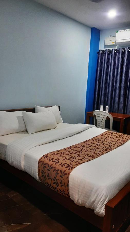 Madaparambil Residency Alwaye Exterior foto