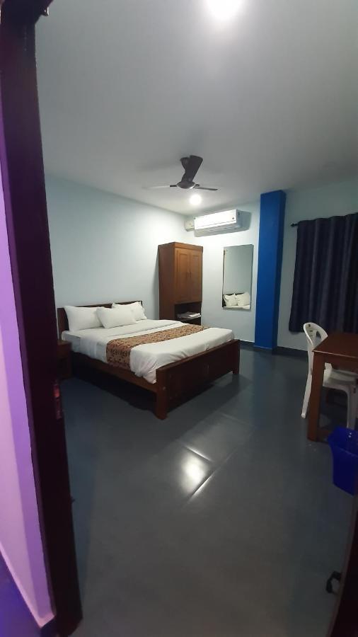 Madaparambil Residency Alwaye Exterior foto