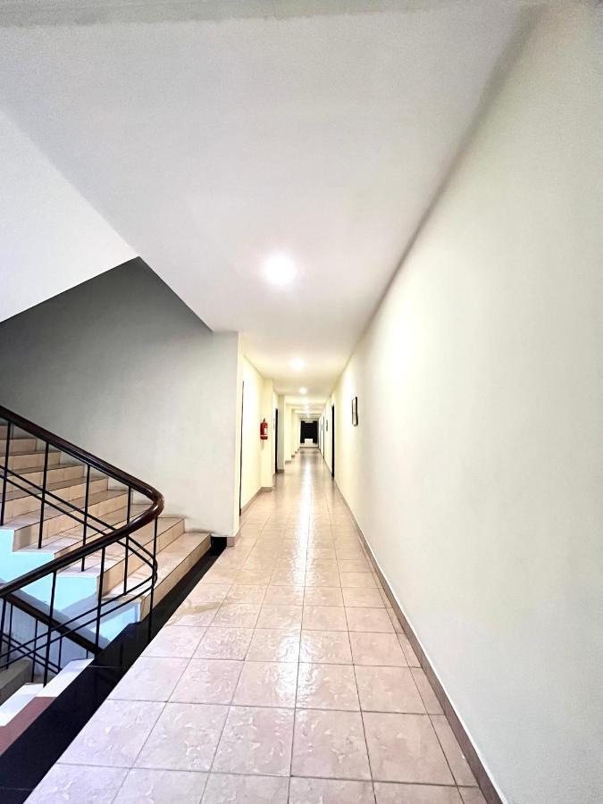Madaparambil Residency Alwaye Exterior foto