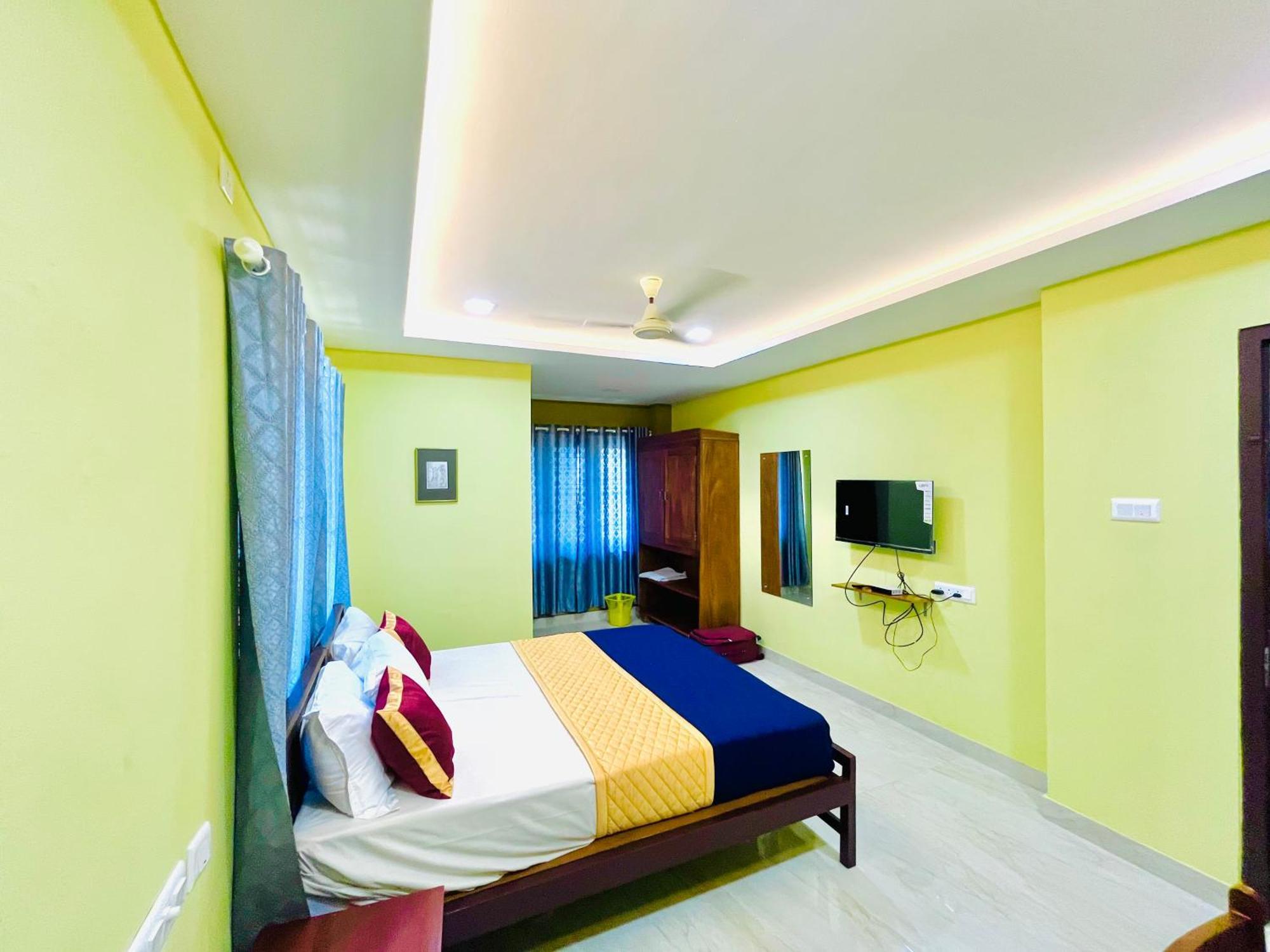 Madaparambil Residency Alwaye Exterior foto
